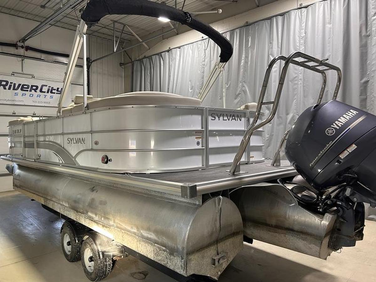 Used 2014 Sylvan 8522 LZ