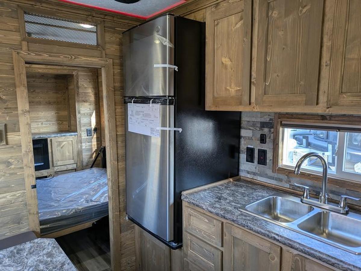 2026 Ice Castle Fish Houses 8' X 21V Missouri Riverbend Ranch [$1,000 OFF, SMART TV, FREE GENERATOR]