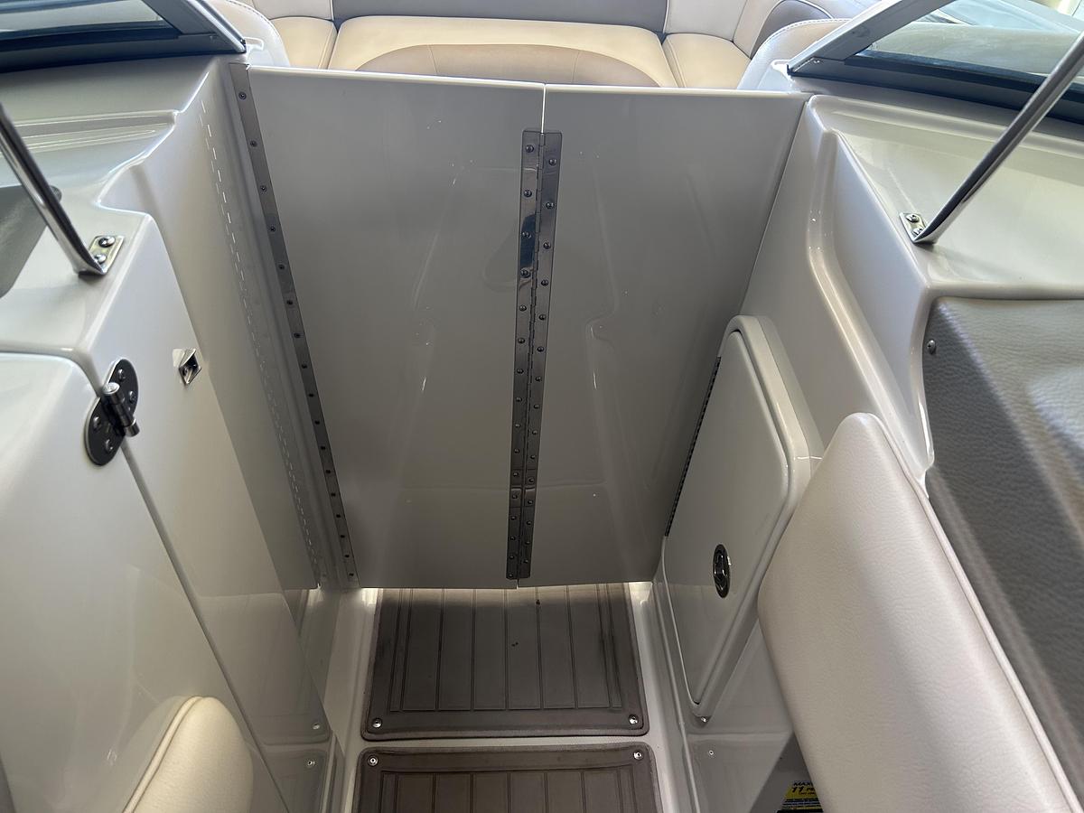 Used 2016 Crownline E2