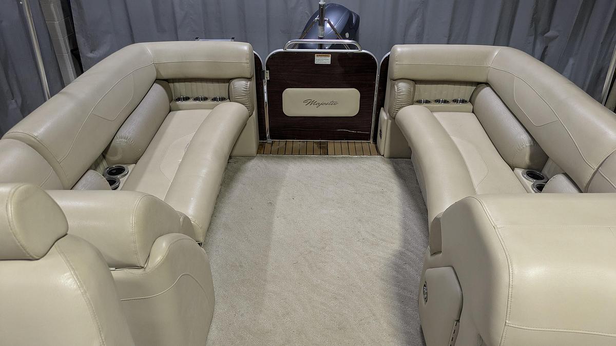 Used 2013 Starcraft Marine 256 Majestic