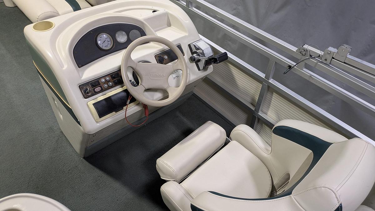 Used 2000 Sylvan 820 Elite Cruise