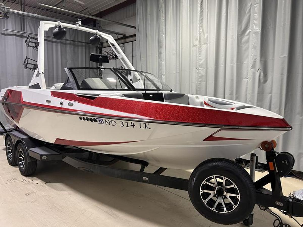 Used 2020 Axis Wake Research T22
