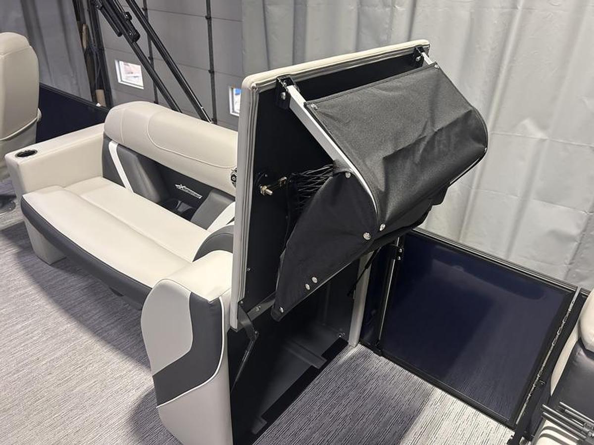 2026 Sylvan X3 Party Fish Platinum Package