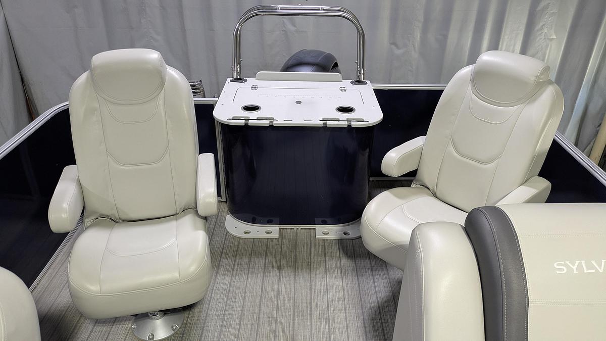 Used 2021 Sylvan Mirage 8522 Party Fish