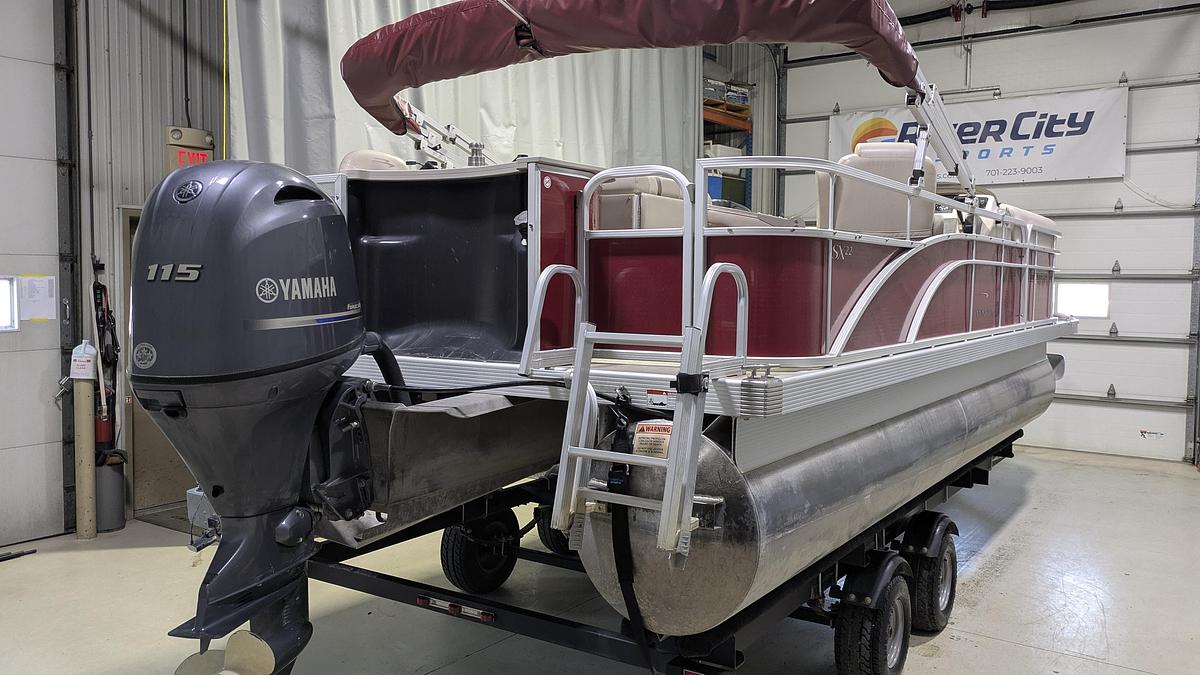 Used 2016 BENNINGTON 22SX