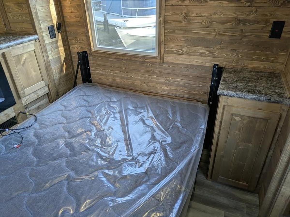 2026 Ice Castle Fish Houses 8' X 21V Missouri Riverbend Ranch [$1,000 OFF, SMART TV, FREE GENERATOR]