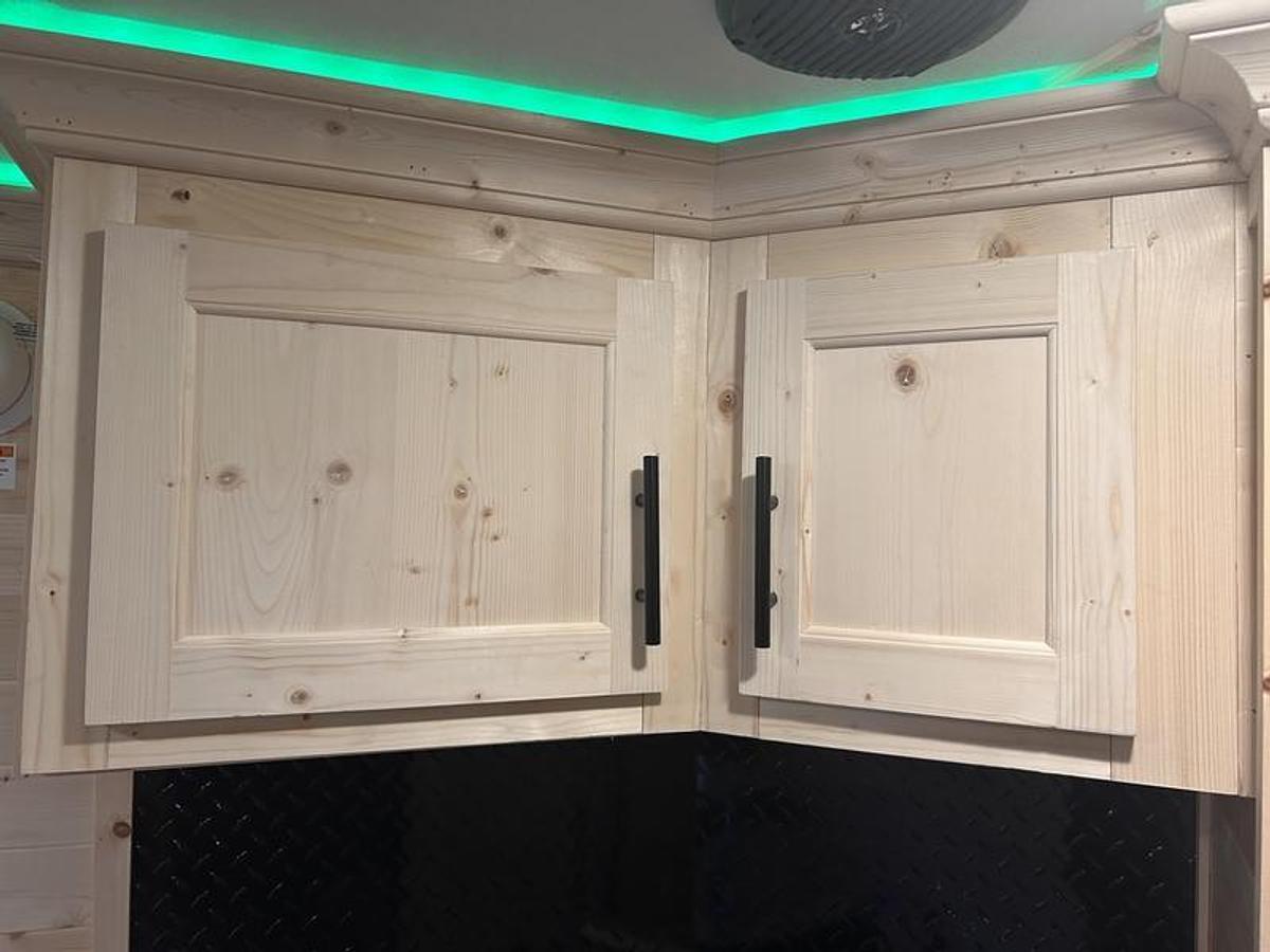 2026 Ice Castle Fish Houses 6.5' X 12V SPORTSMAN [FREE SMART TV, FREE GENERATOR]