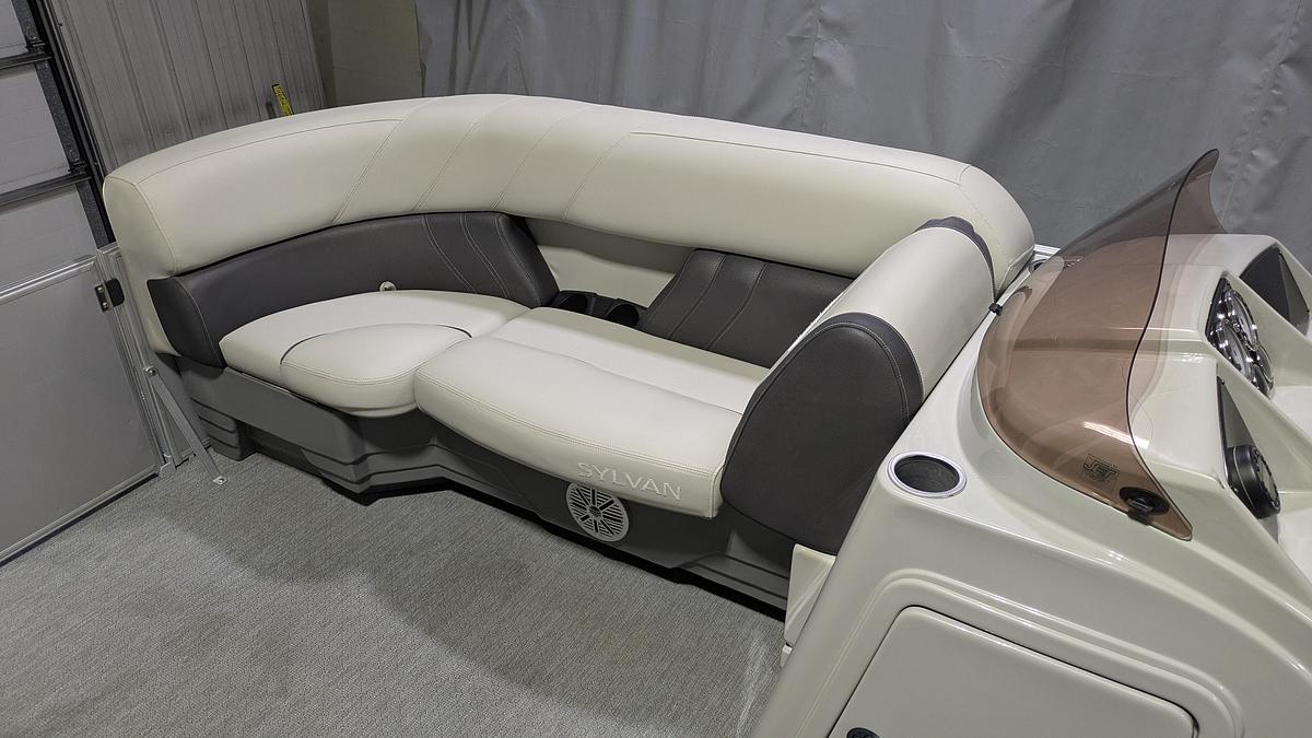 Used 2022 Sylvan Mirage 8522 CLZ