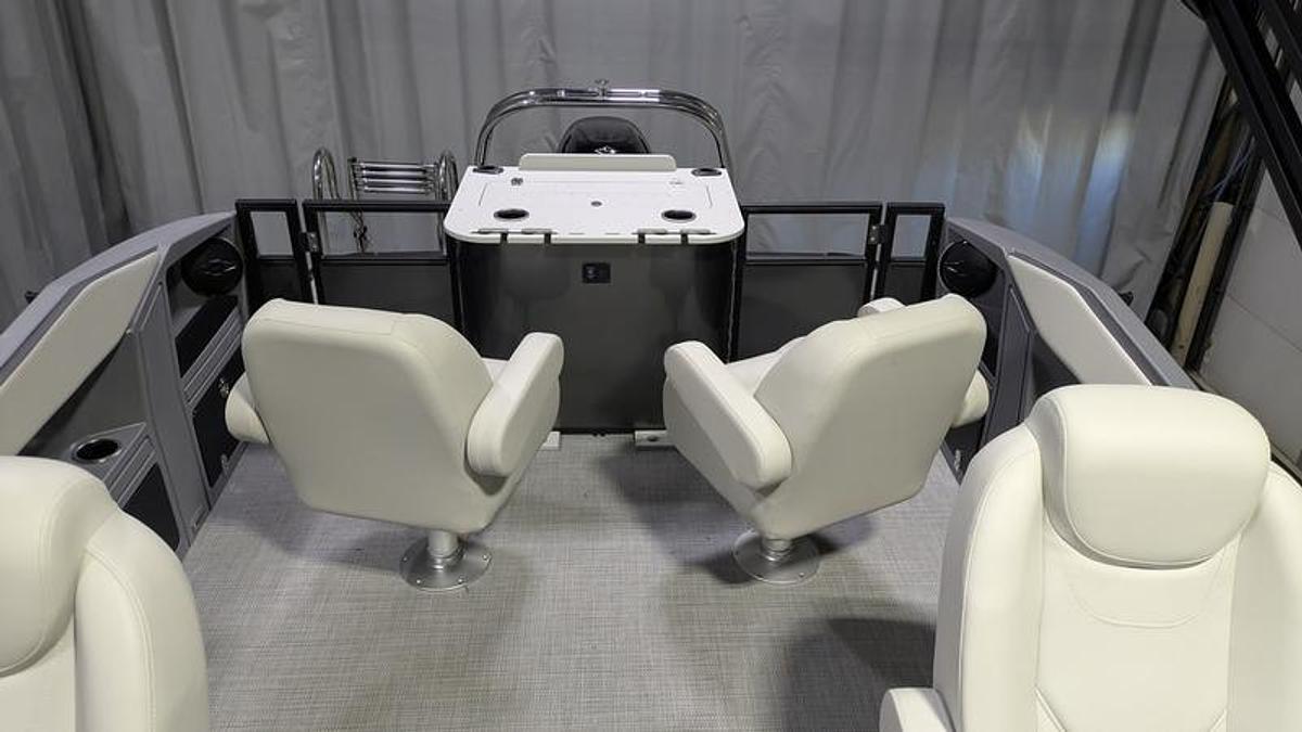 2026 Sylvan R-22 Party Fish