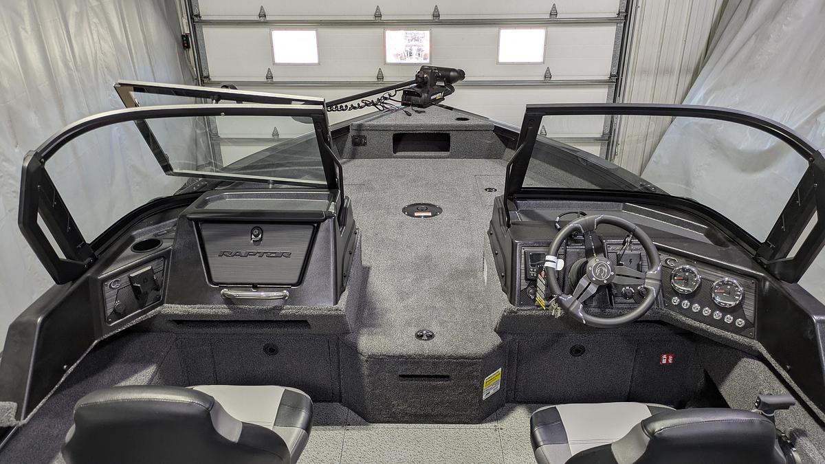 2026 Crestliner 2050 Fish Hawk WT Raptor Package