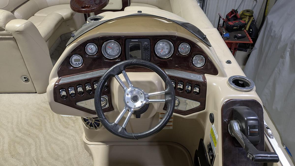 Used 2013 Starcraft Marine 256 Majestic