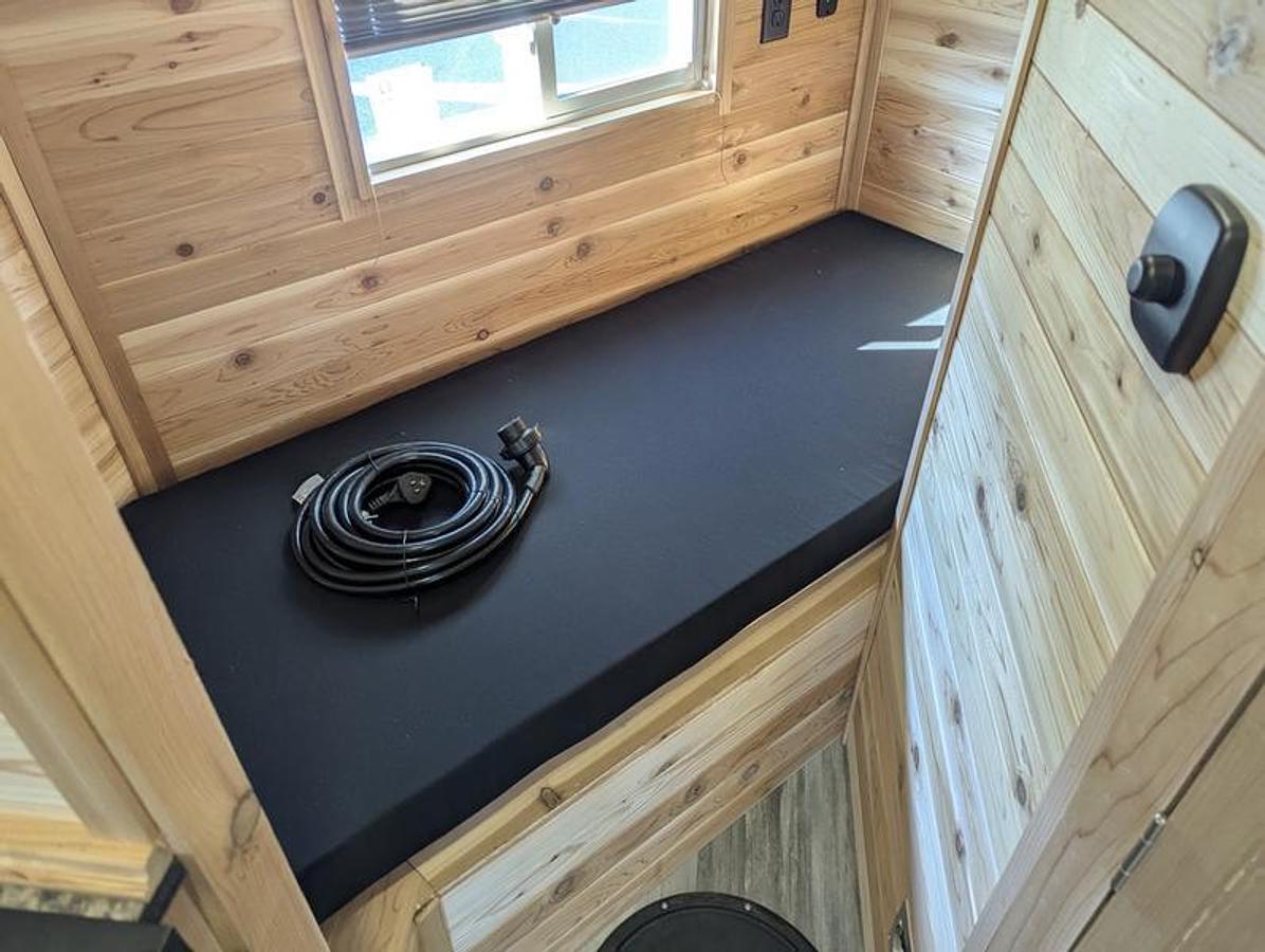 2026 Ice Castle Fish Houses 8' X 17V RANGE RUNNER [$1,000 OFF, FREE GENERATOR]