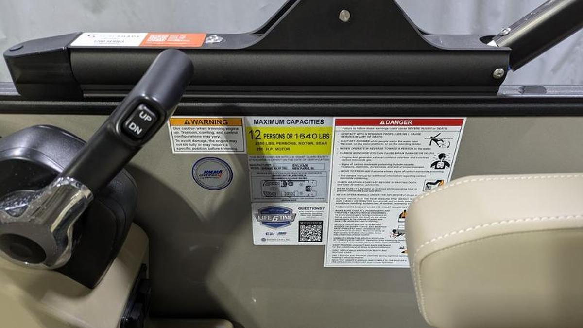 2026 Sylvan X3 Party Fish Platinum Package