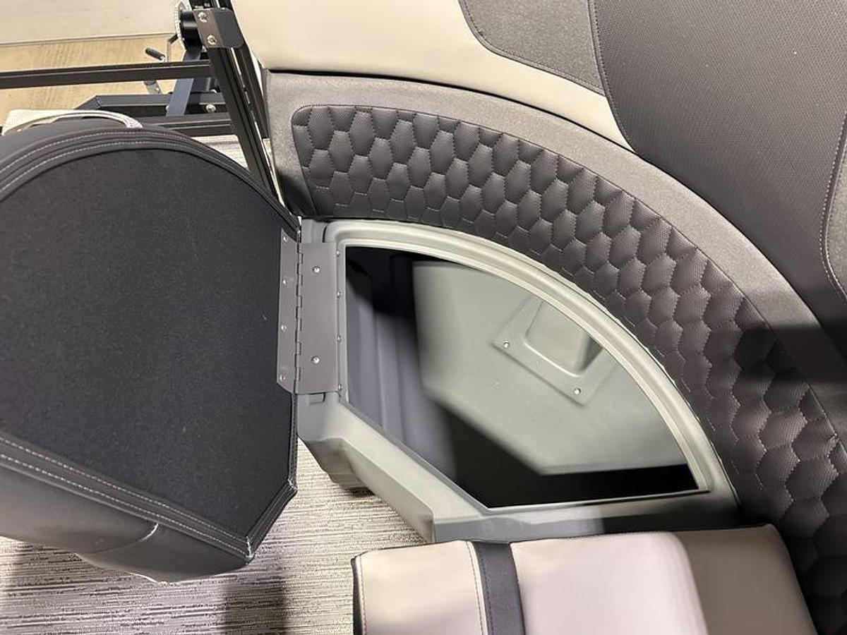 2026 Sylvan L3 Party Fish Port Fish