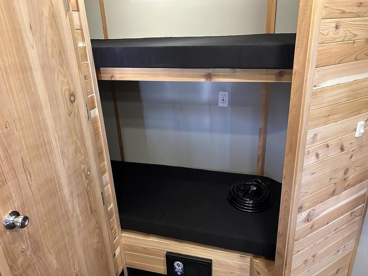 2026 Ice Castle Fish Houses 8' X 16V ND COUNTRY CABIN [$1,000 OFF, FREE GENERATOR]