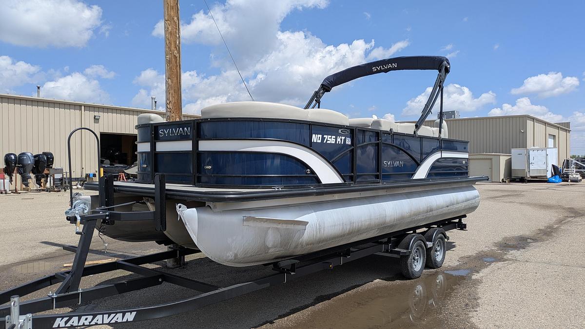Used 2019 Sylvan Mirage 8522 Party Fish