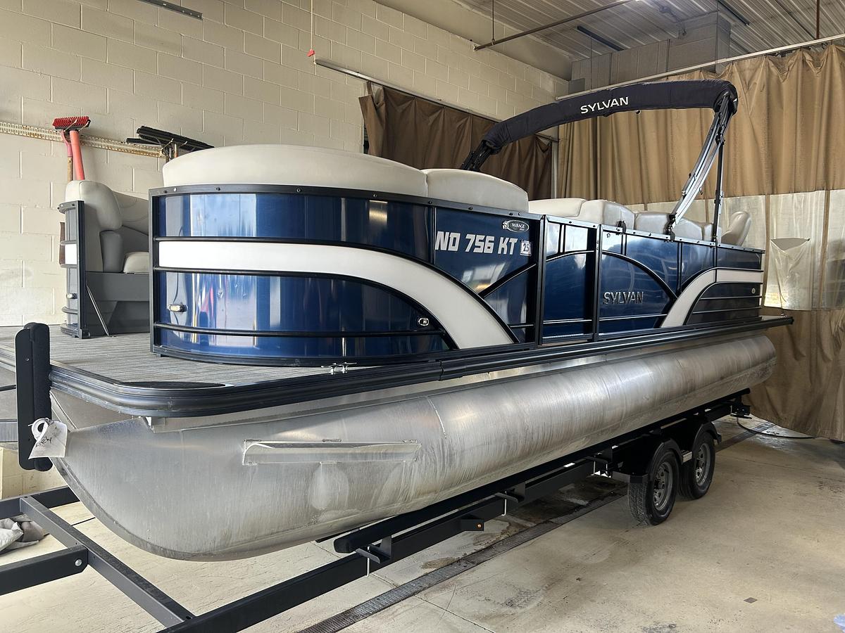 Used 2019 Sylvan Mirage 8522 Party Fish