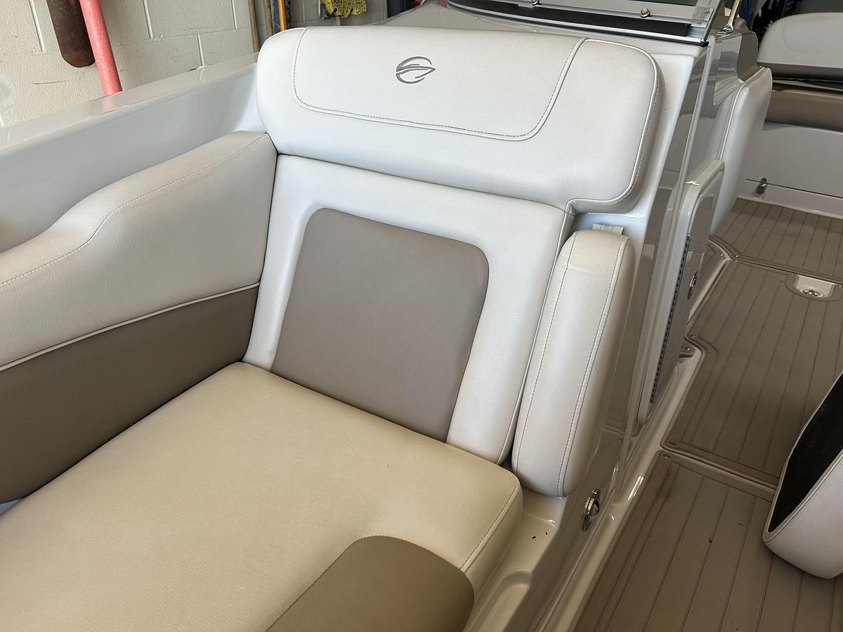 Used 2016 Crownline E2
