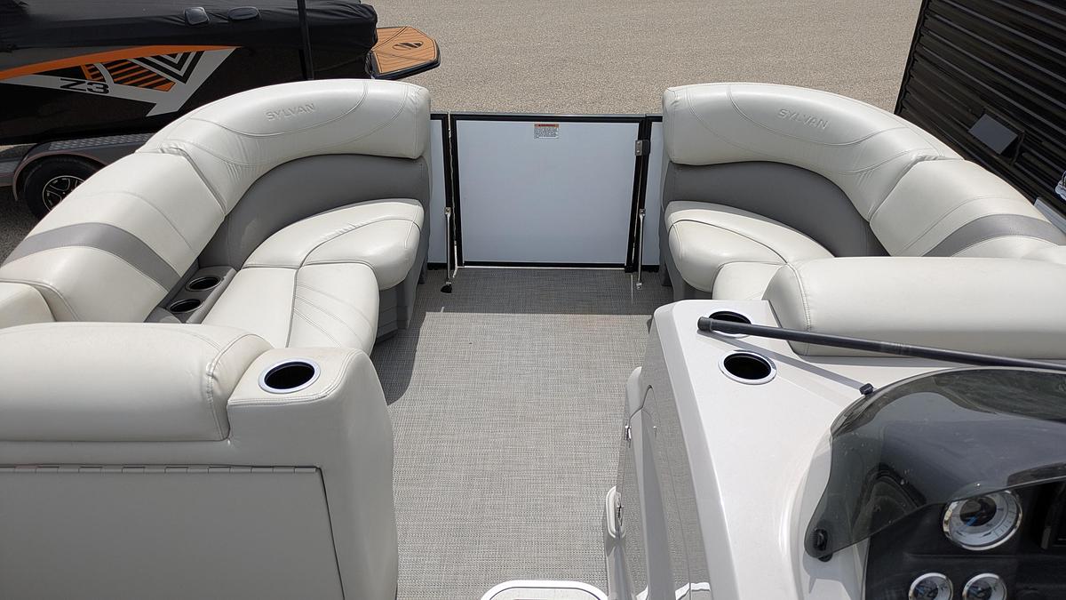 Used 2019 Sylvan Mirage 8522 LZ