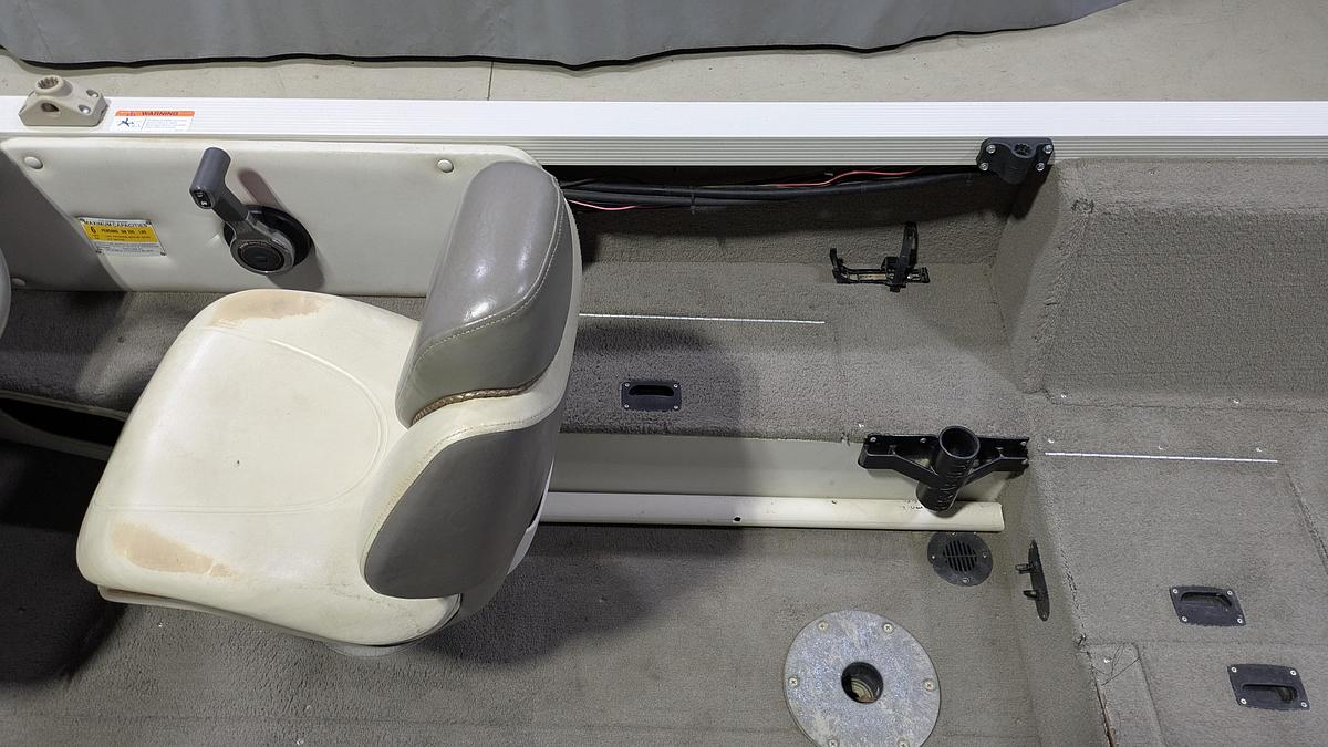 Used 2004 Crestliner 1850 Fish Hawk SC
