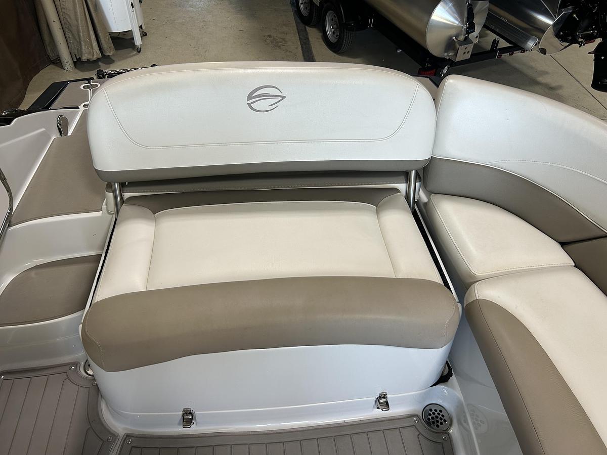 Used 2016 Crownline E2