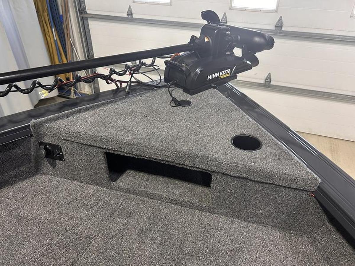 2026 Crestliner 1750 Fish Hawk Walkthrough