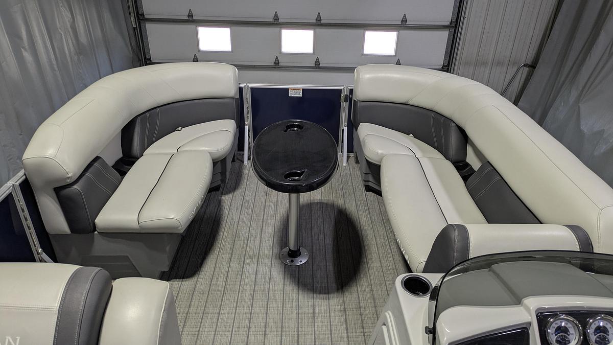 Used 2021 Sylvan Mirage 8522 Party Fish