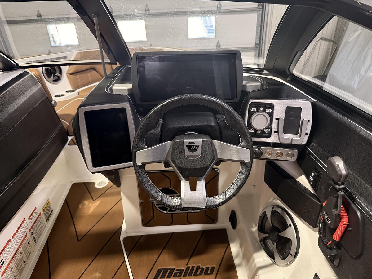 Used 2020 Malibu Boats 25 LSV