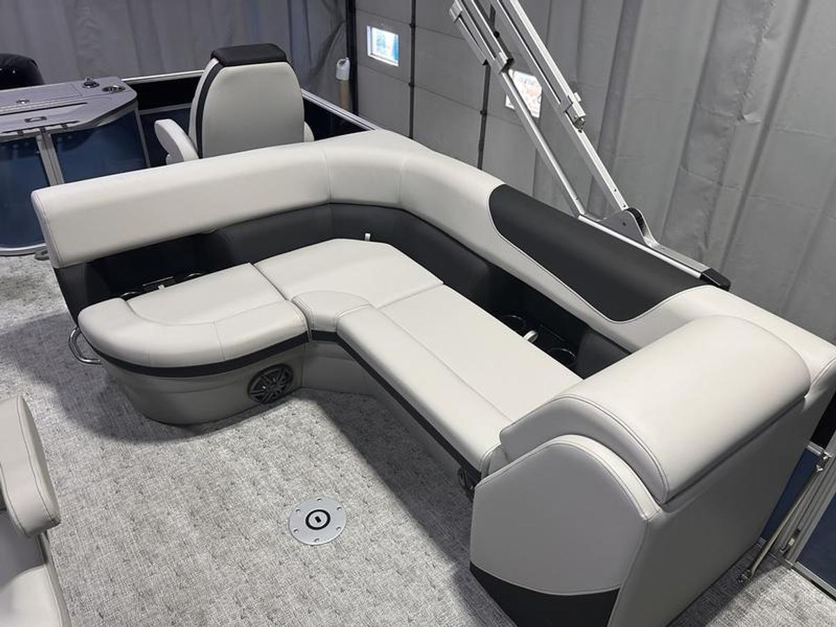 2025 South Bay 224FCR LE Fish & Cruise 2.75