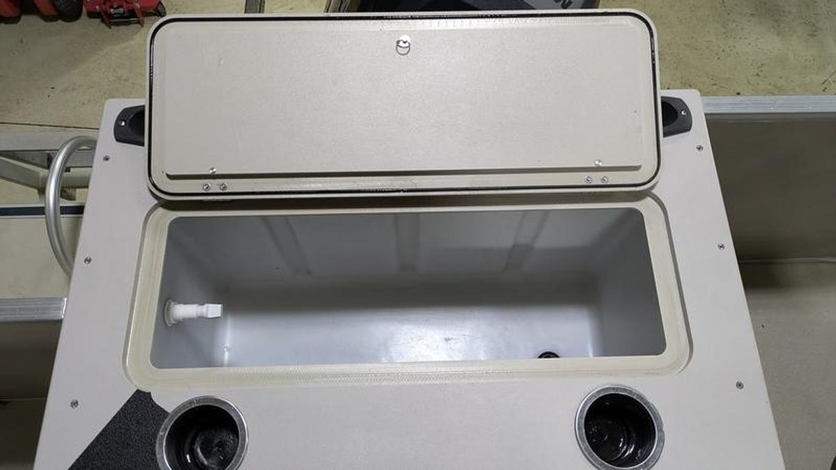 Used 2014 Sylvan 8520 CNF