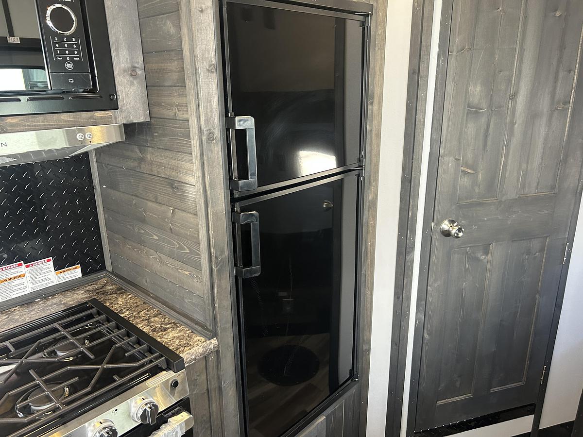 2027 Ice Castle Fish Houses 8' X 17V RIVERBEND SCOUT