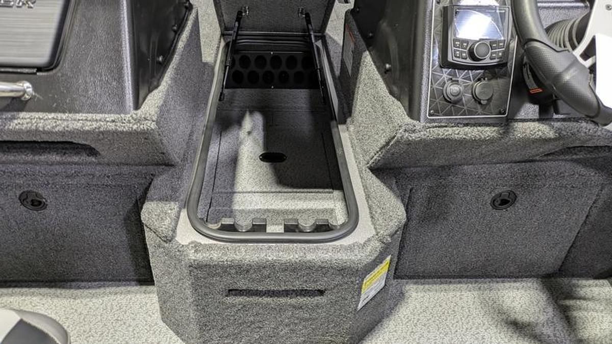 2026 Crestliner 1850 Fish Hawk