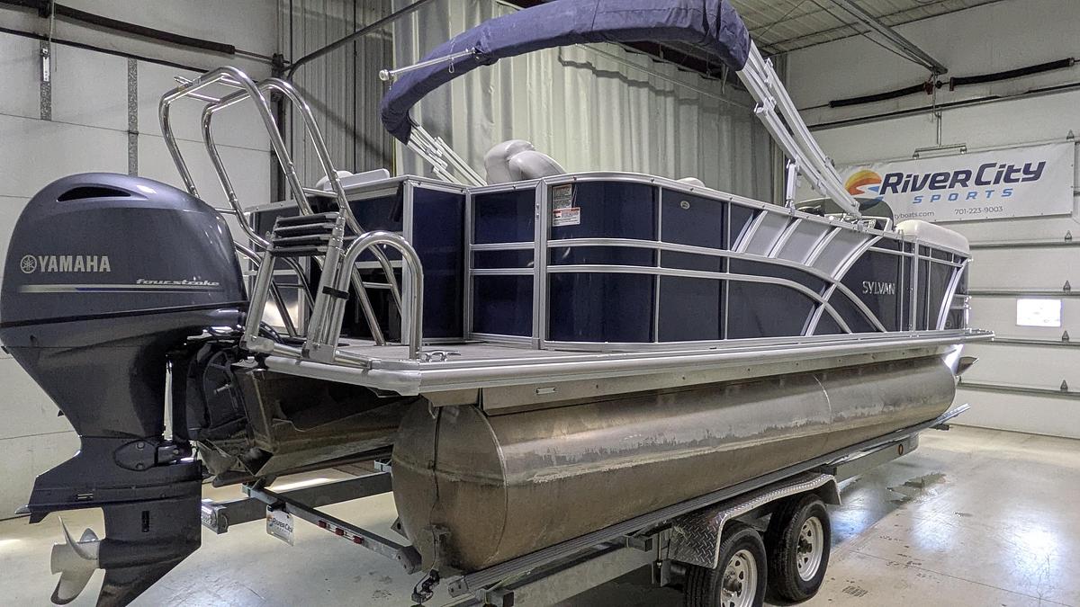 Used 2021 Sylvan Mirage 8522 Party Fish