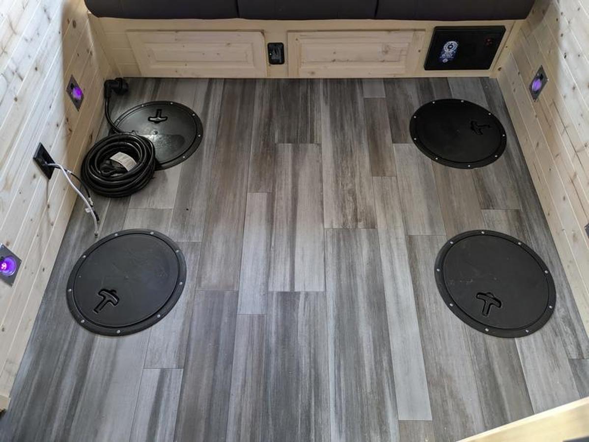 2026 Ice Castle Fish Houses 6.5' X 10V SPORTSMAN [$1,000 OFF, FREE GENERATOR]