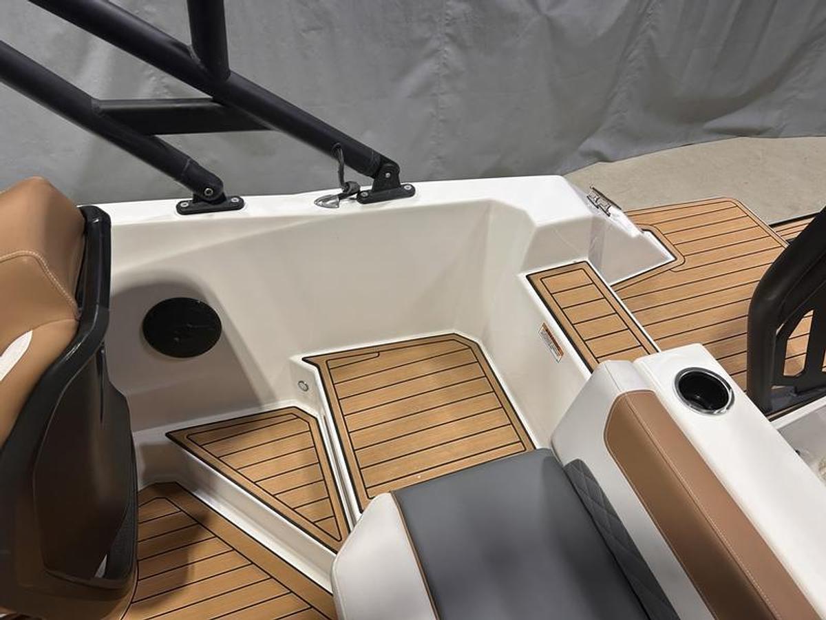 2025 Starcraft Marine SVX 190 OB DC *AFTER ALL INCENTIVES*