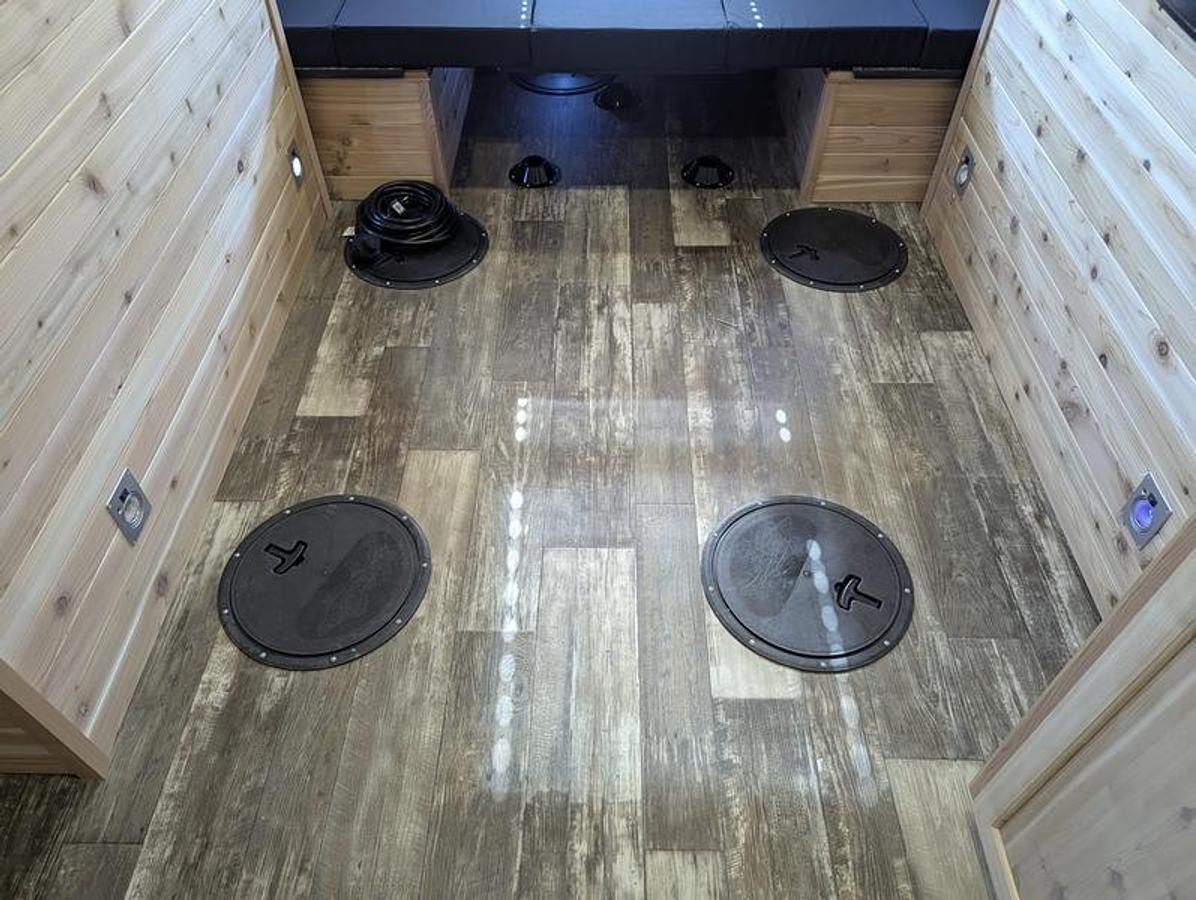 2026 Ice Castle Fish Houses 8' X 17V RANGE RUNNER [$1,000 OFF, FREE GENERATOR]