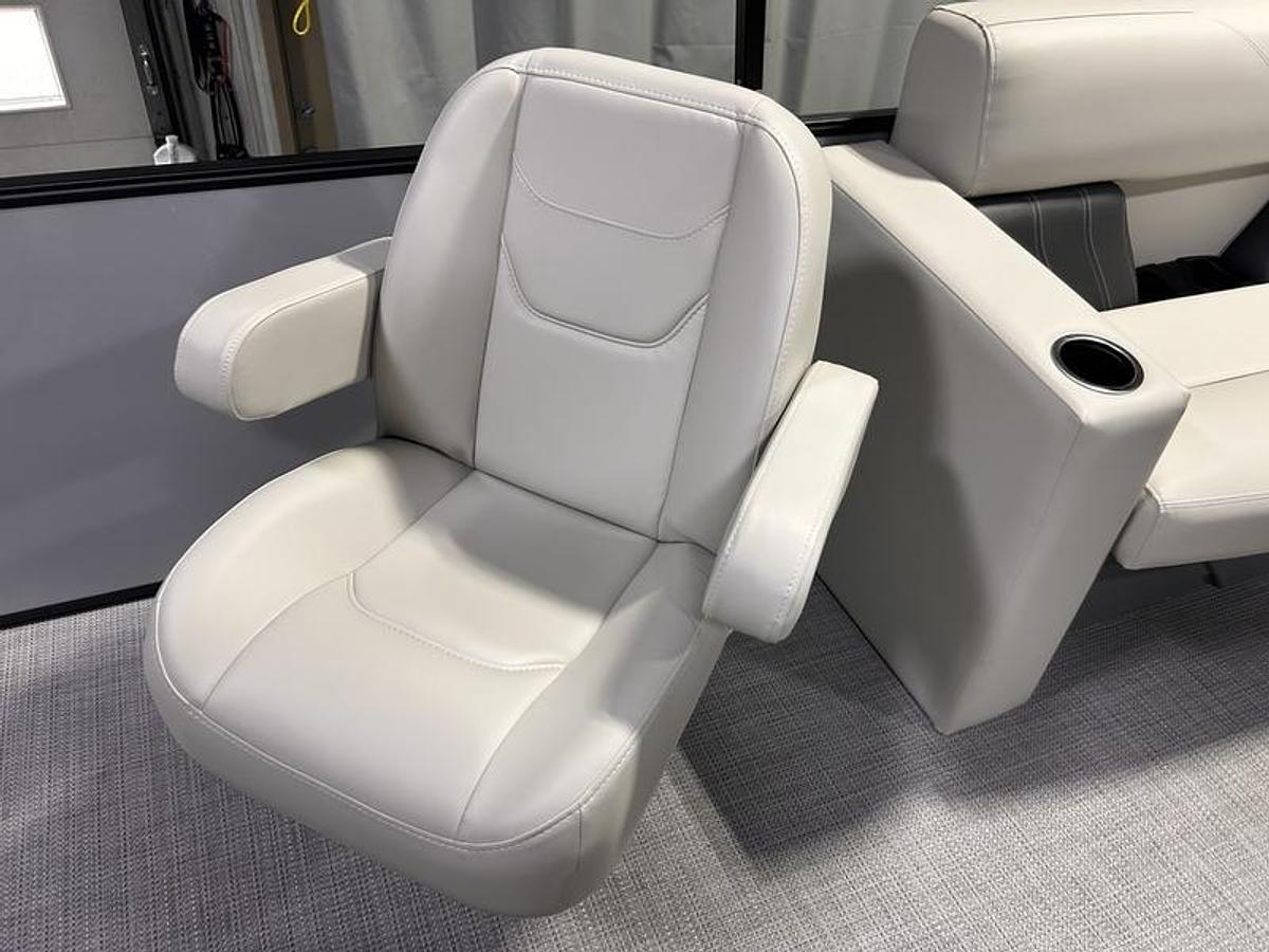 2026 Sylvan 822 Party Fish