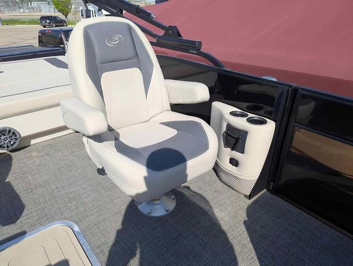 Used 2024 Barletta Boats Aria A22UC