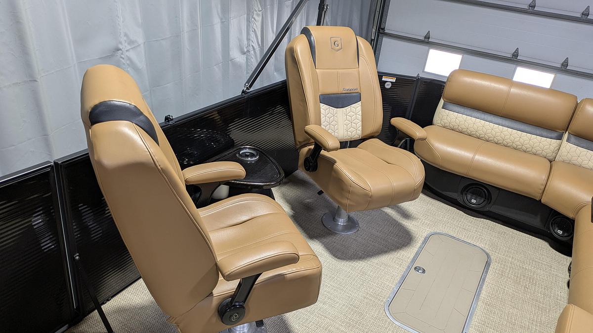 Used 2019 Godfrey Sanpan 2500