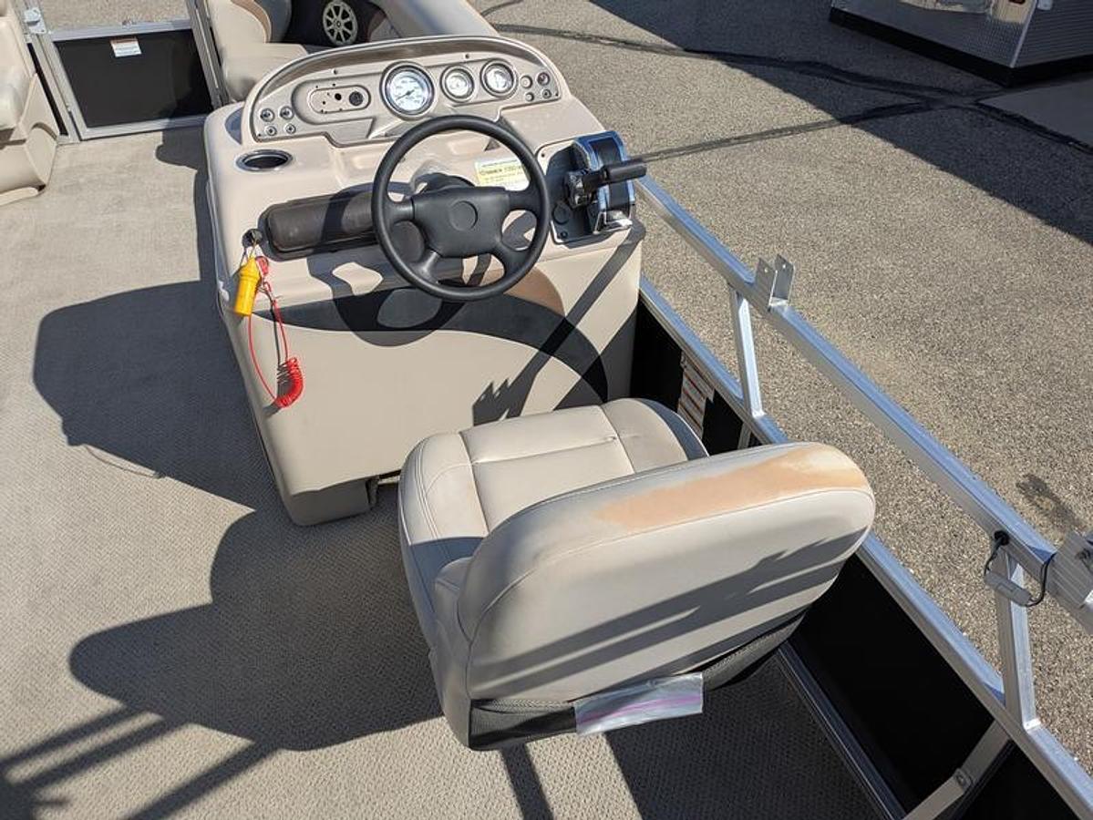 Used 2011 Smoker Craft Oasis 820 Cruise