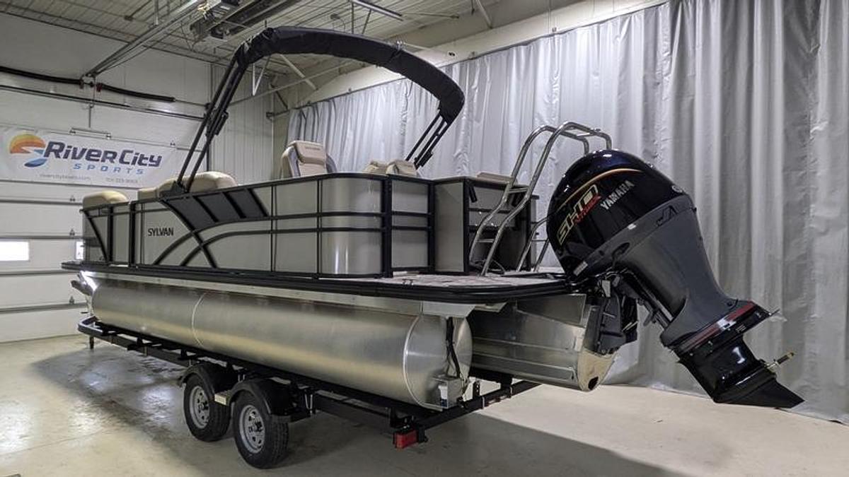 2026 Sylvan X3 Party Fish Platinum Package