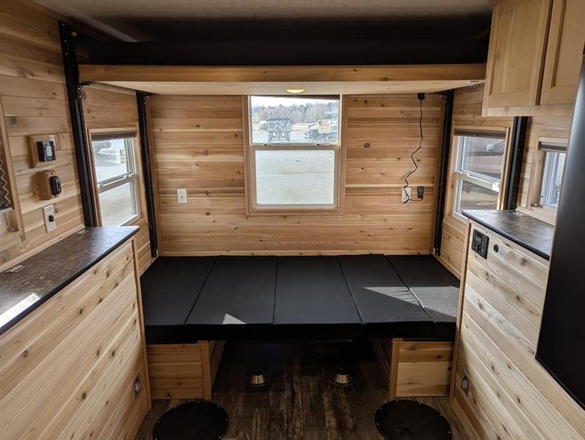 2026 Ice Castle Fish Houses 8' X 17V Range Runner [$1,000 OFF, FREE GENERATOR]