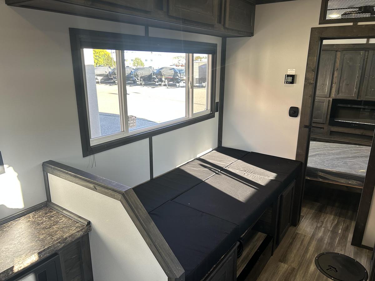 2027 Ice Castle Fish Houses 8' X 24V Missouri Riverbend Lodge