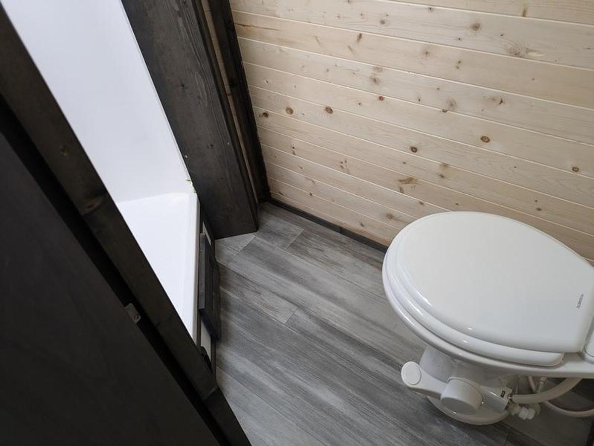 2026 Ice Castle Fish Houses 8' X 17V OUTLANDER [$1,000 OFF, FREE SMART TV, FREE GENERATOR]