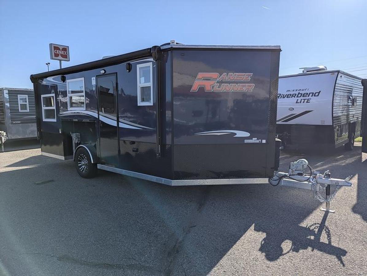 2026 Ice Castle Fish Houses 8' X 17V RANGE RUNNER [$1,000 OFF, FREE GENERATOR]