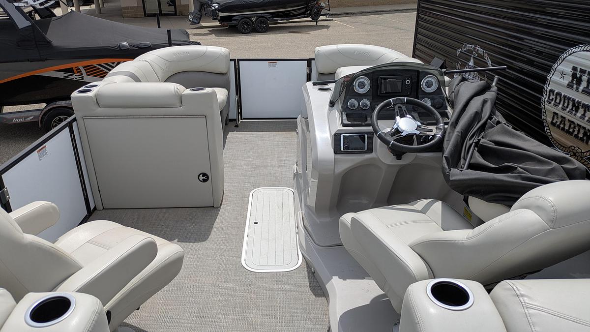 Used 2019 Sylvan Mirage 8522 LZ
