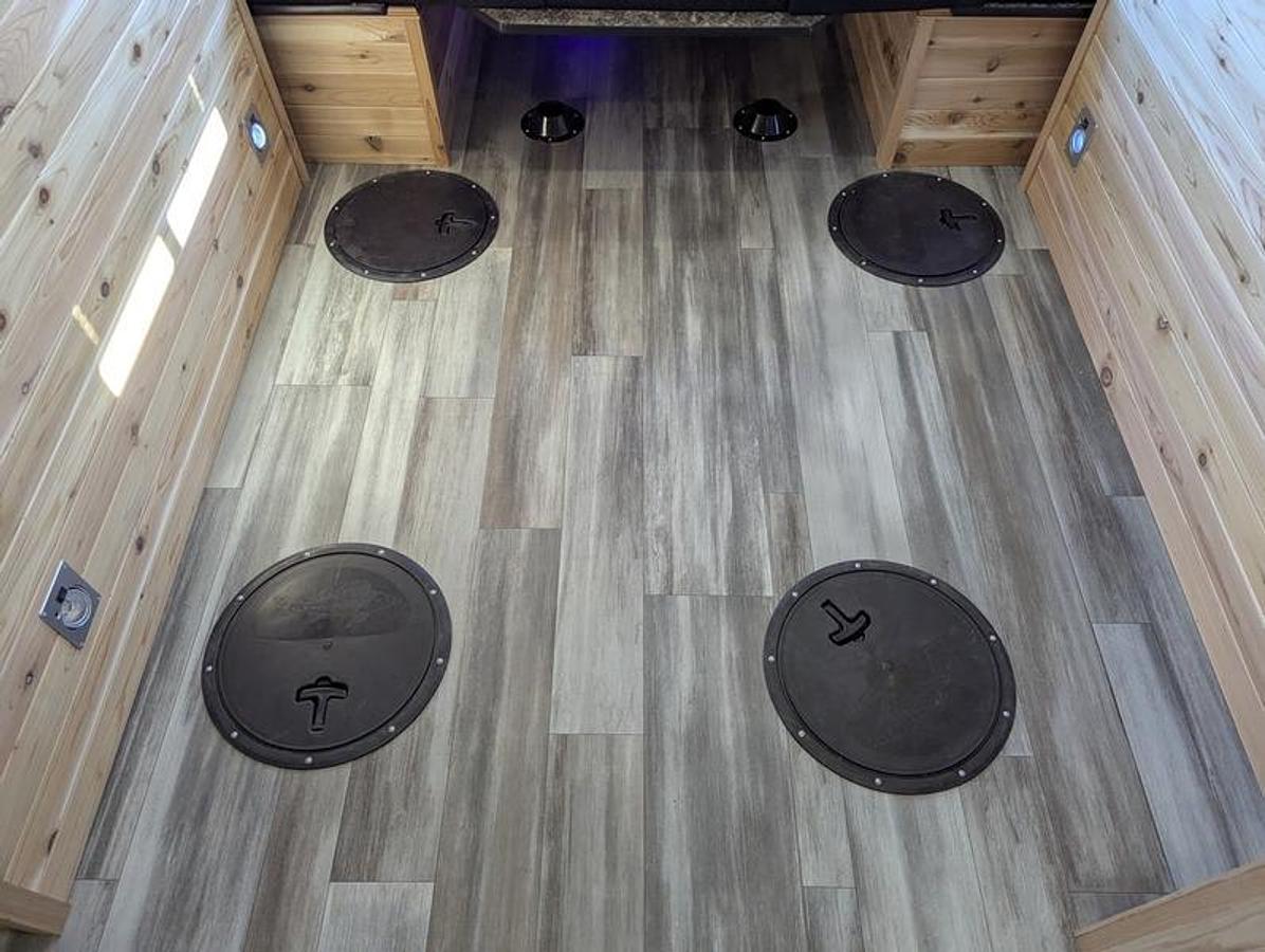 2026 Ice Castle Fish Houses 8' X 17V RANGE RUNNER [$1,000 OFF, FREE GENERATOR]