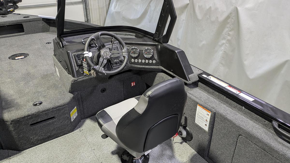 2026 Crestliner 2050 Fish Hawk WT Raptor Package