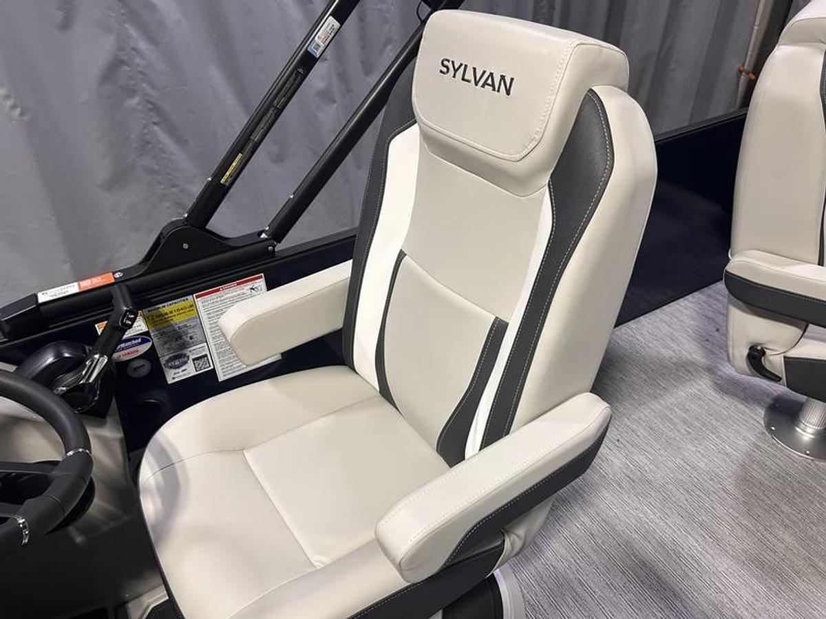 2026 Sylvan X3 Party Fish Platinum Package