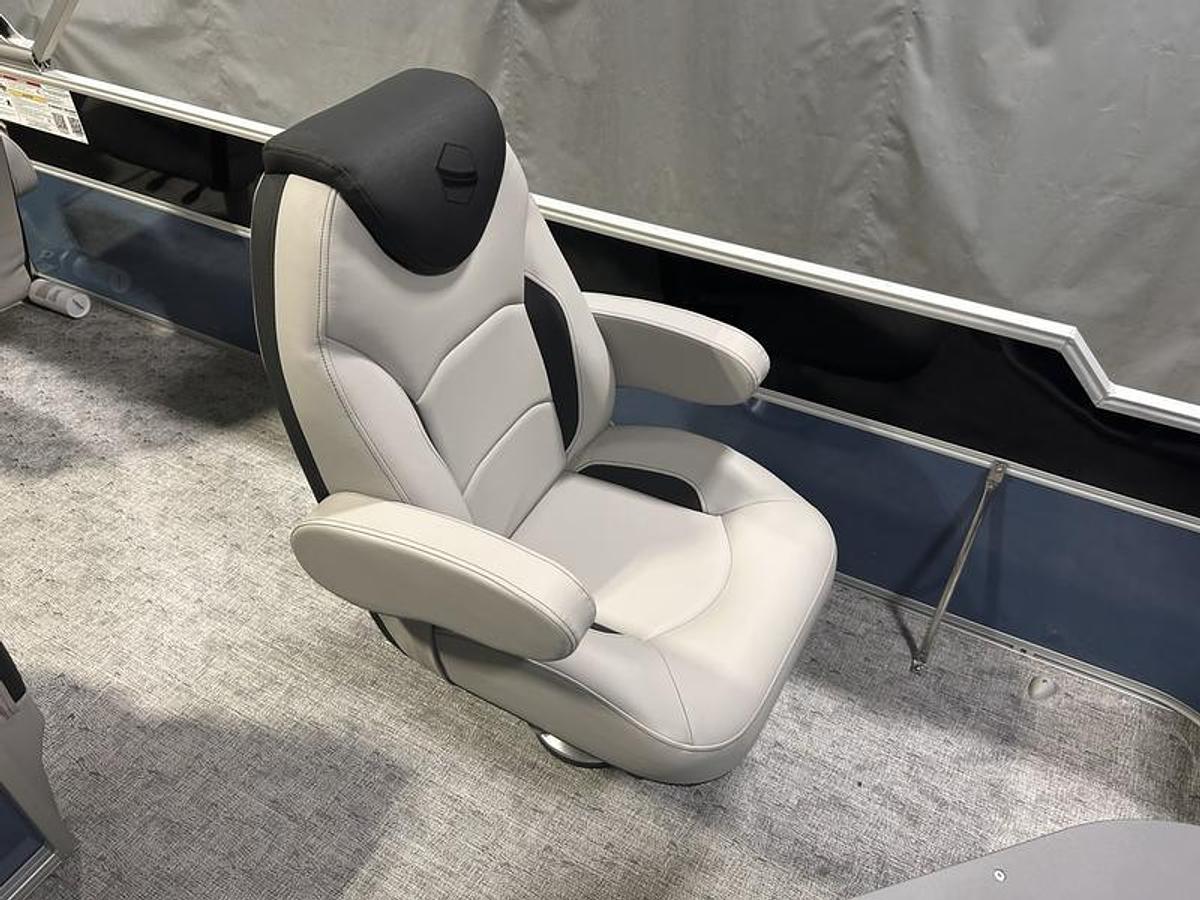 2025 South Bay 224FCR LE Fish & Cruise 2.75